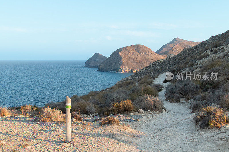 La Molata步道位于西班牙Almería的Las Negras和El Playazo海滩之间。